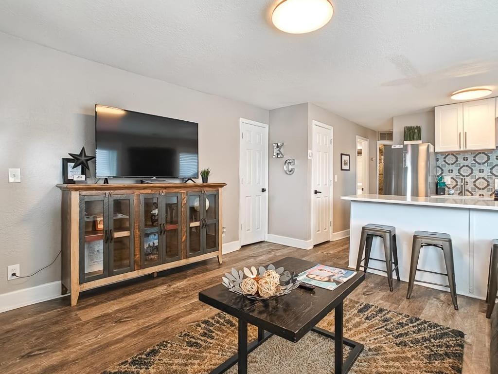 Heart Of Westport 1Br Villa Kansas City Exterior photo
